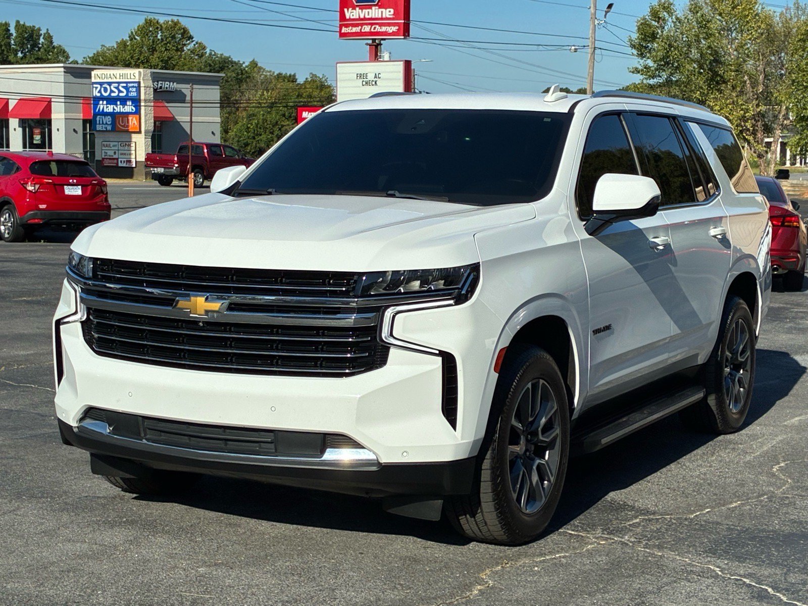 Used 2023 Chevrolet Tahoe LT w/ Luxury Package RWD image 2