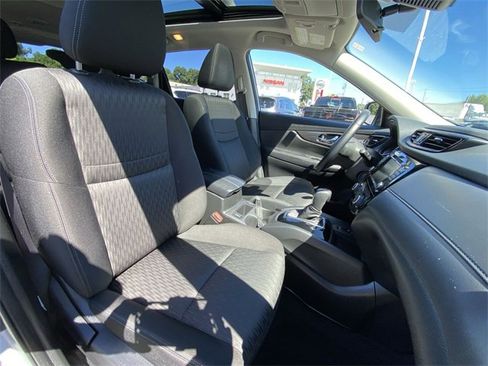 Certified 2020 Nissan Rogue SV w/ Sun & Sound Touring Package image 25