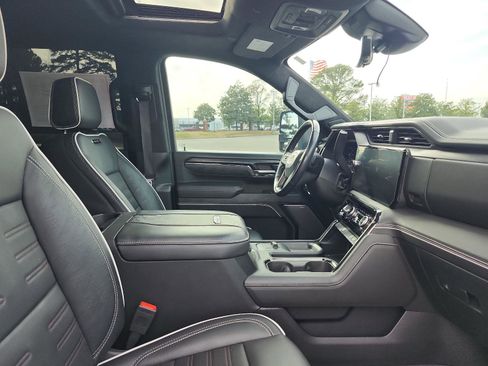 Used 2024 GMC Sierra 2500 AT4X image 10