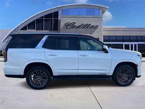 Used 2022 Cadillac Escalade Luxury image 4