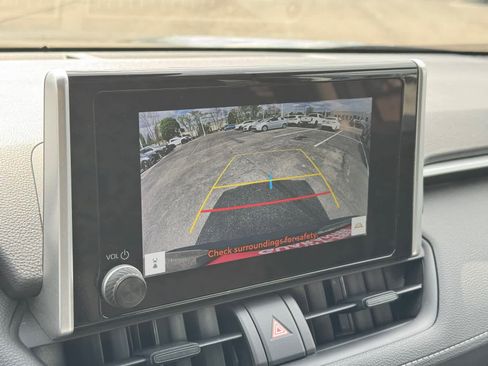 Used 2024 Toyota RAV4 LE FWD image 20