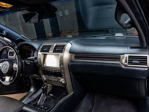 Used 2020 Lexus GX 460 Premium w/ Premium Package image 18