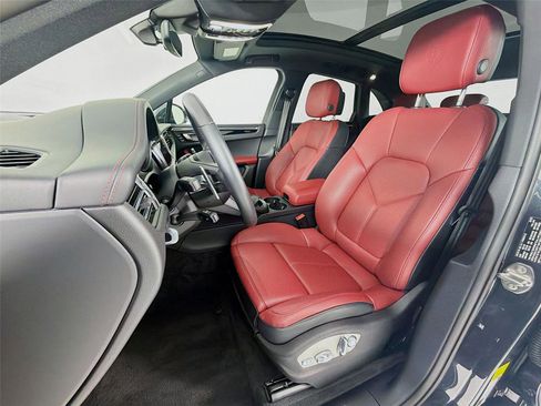 Used 2026 Porsche Macan AWD/4WD image 5