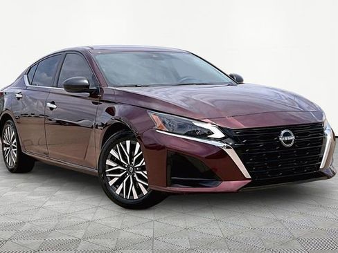 Used 2024 Nissan Altima 2.5 SV FWD image 10