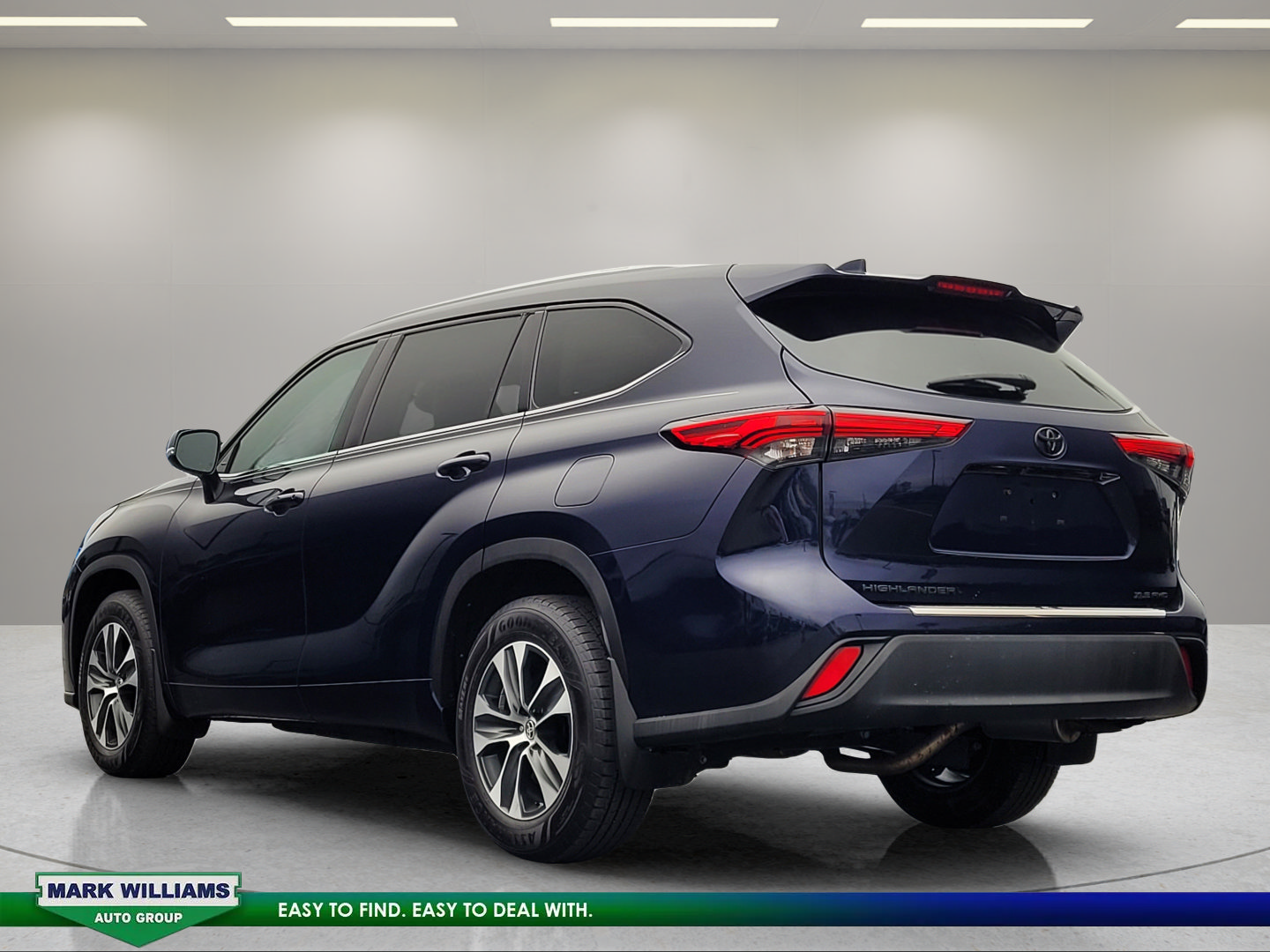 Used 2020 Toyota Highlander XLE AWD/4WD image 6