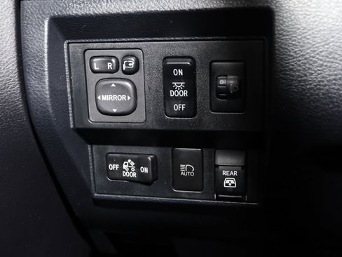 Used 2020 Toyota Tundra Platinum image 32