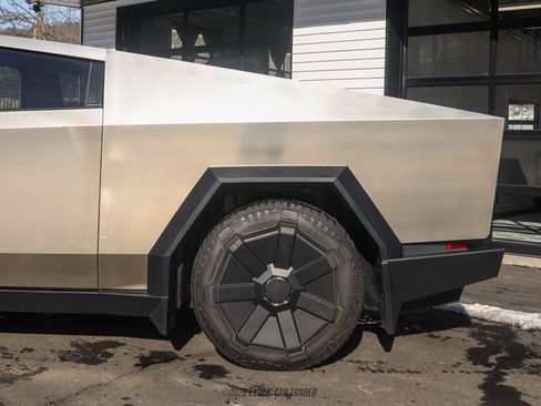 Used 2024 Tesla Cybertruck AWD Crew Cab image 5