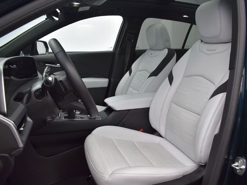 Certified 2025 Cadillac XT4 Sport image 12