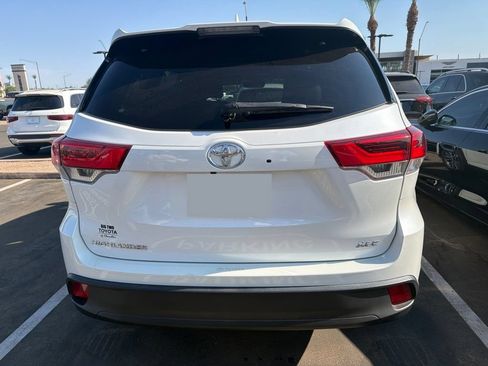 Used 2019 Toyota Highlander XLE FWD image 5