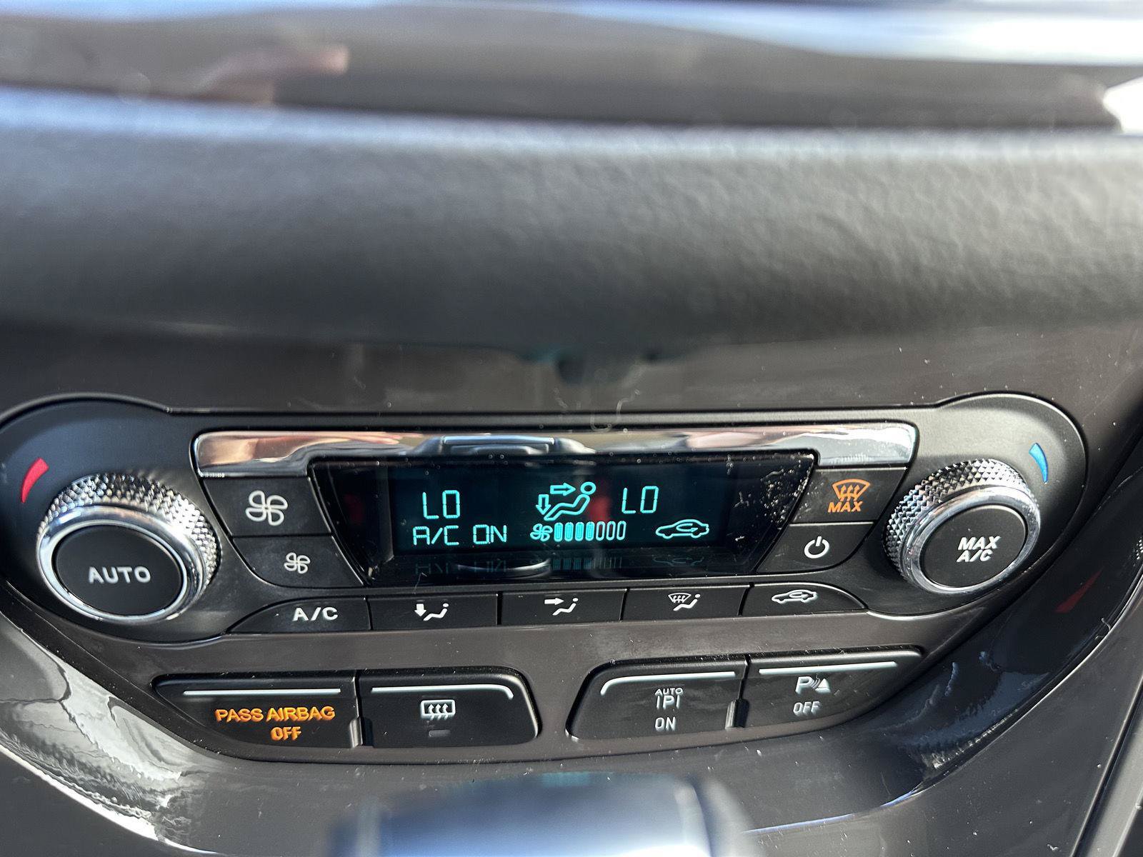 Used 2016 Ford Escape Titanium w/ Equipment Group 301A AWD/4WD image 27