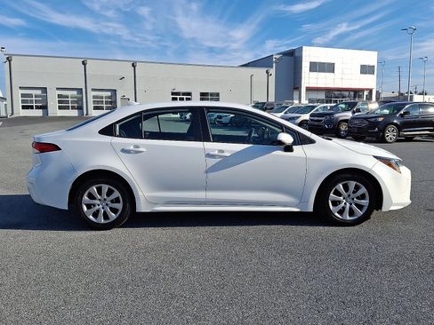 Used 2023 Toyota Corolla LE image 8