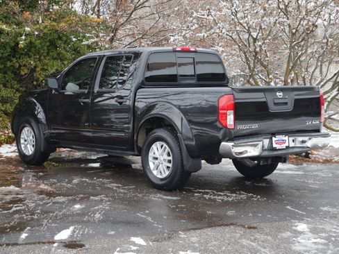 Used 2017 Nissan Frontier SV w/ Moonroof Package image 16