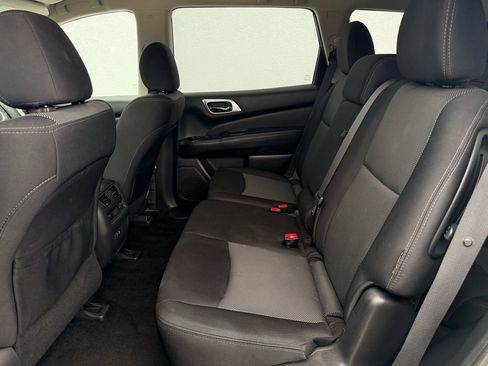 Used 2019 Nissan Pathfinder SV image 13