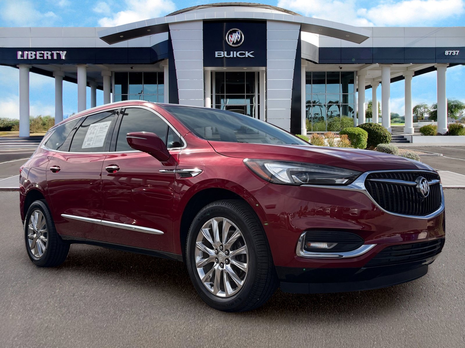 Used 2020 Buick Enclave Essence w/ Sound and Sites Package FWD image 2