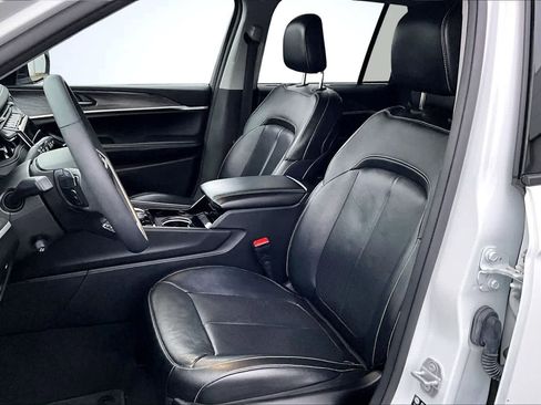 Used 2022 Jeep Grand Cherokee Limited 4xe w/ Luxury Tech Group II image 11