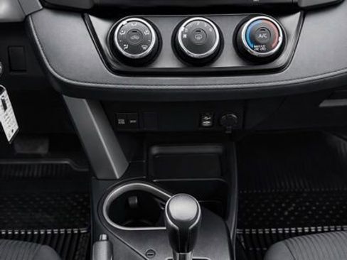 Used 2016 Toyota RAV4 LE image 23