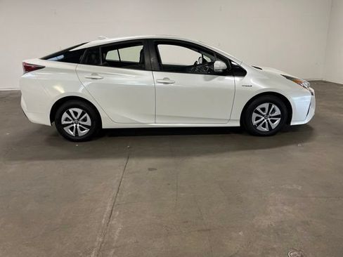 Used 2016 Toyota Prius Four w/ Advanced Technology Package FWD image 2