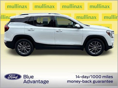 Used 2022 GMC Terrain SLT w/ Tech Package FWD image 2