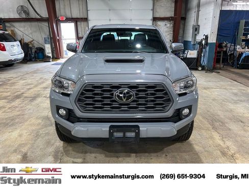 Used 2020 Toyota Tacoma SR5 AWD/4WD image 14