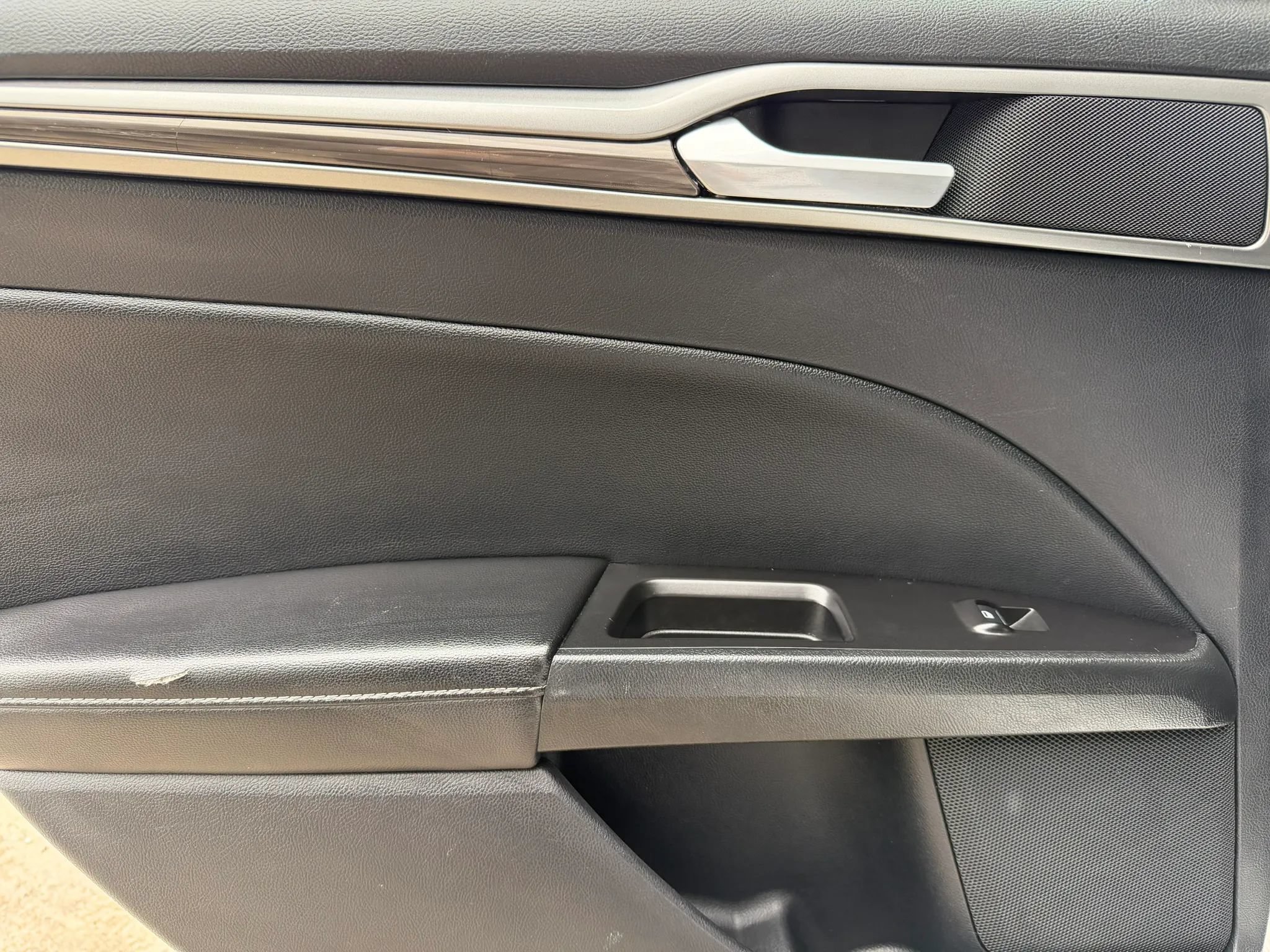 Used 2020 Ford Fusion SEL FWD image 11