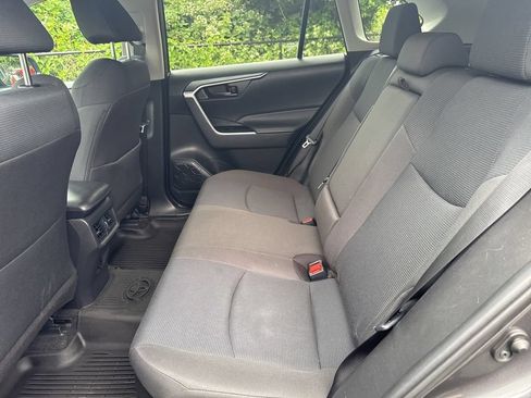 Used 2021 Toyota RAV4 LE AWD/4WD image 14