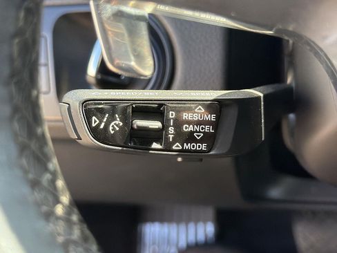Used 2023 Porsche Cayenne AWD/4WD image 17