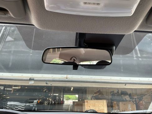 Used 2025 Nissan Versa SV FWD image 17