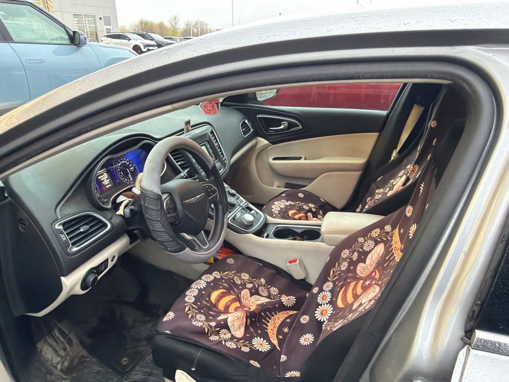 Used 2016 Chrysler 200 Limited FWD image 3