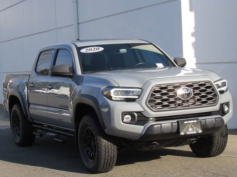 Used 2020 Toyota Tacoma TRD Off-Road w/ TRD Premium Off Road Package image 2