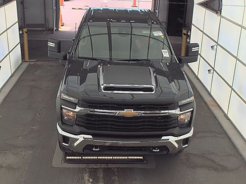 Used 2024 Chevrolet Silverado 2500 LT AWD/4WD image 41