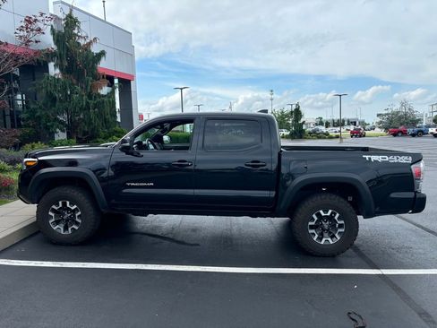 Used 2020 Toyota Tacoma TRD Off-Road w/ TRD Premium Off Road Package AWD/4WD image 6