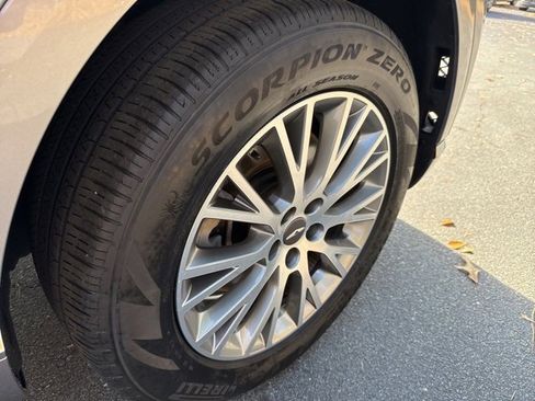 Used 2024 Genesis GV80 2.5T image 34