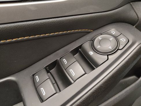 Used 2021 Chevrolet Traverse LT w/ LT Premium Package image 27