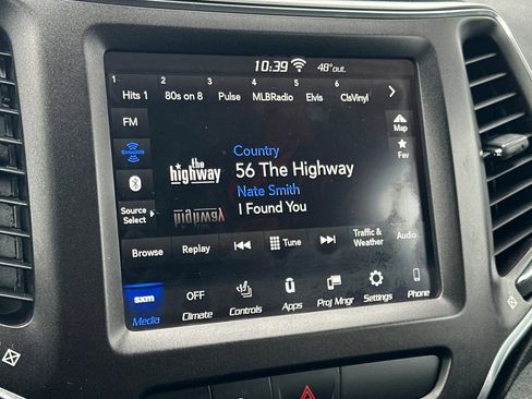 Used 2020 Jeep Cherokee Trailhawk w/ Cold Weather Group AWD/4WD image 18