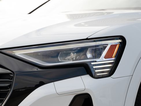 Certified 2024 Audi Q8 e-tron Premium Plus w/ Premium Plus Package image 39