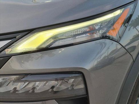 Used 2024 Nissan Rogue SV AWD/4WD image 10