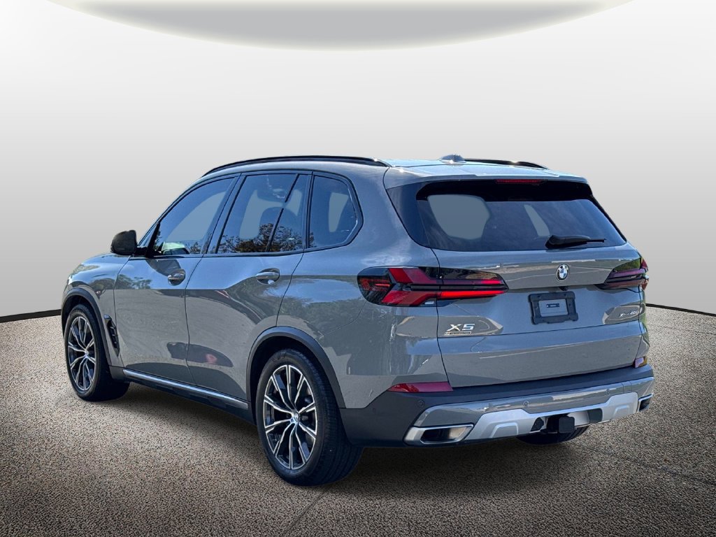 Used 2025 BMW X5 xDrive40i w/ Parking Assistance Package AWD/4WD image 3