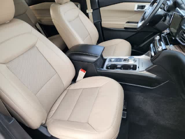 Used 2021 Ford Explorer Limited w/ Equipment Group 301A AWD/4WD image 15