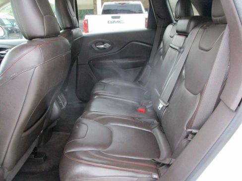 Used 2014 Jeep Cherokee Trailhawk w/ Technology Group AWD/4WD image 13