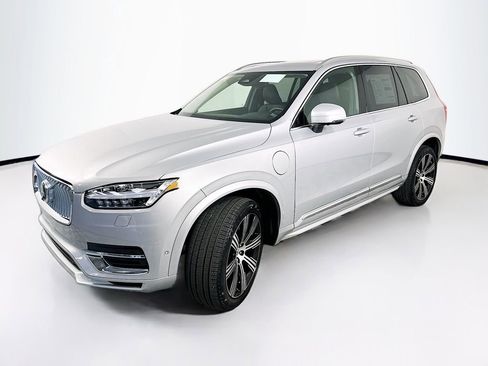 Used 2025 Volvo XC90 T8 Plus w/ Protection Package Premier AWD/4WD image 2