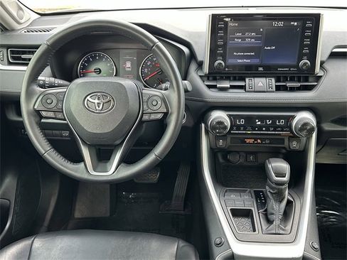 Used 2020 Toyota RAV4 XLE Premium image 11