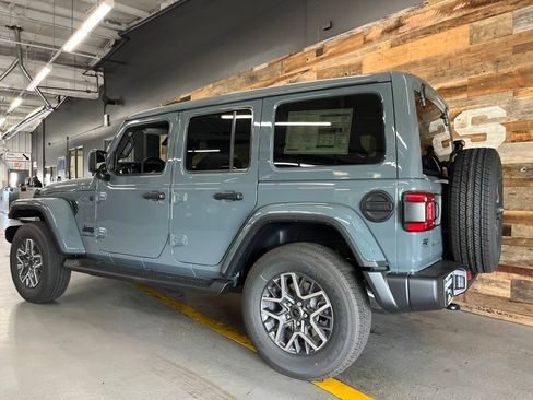 New 2026 Jeep Wrangler Unlimited Sahara AWD/4WD image 22