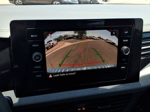 Used 2025 Volkswagen Jetta SE FWD image 30