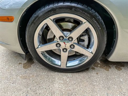 Used 2006 Chevrolet Corvette Convertible w/ Preferred Equipment Group RWD image 19