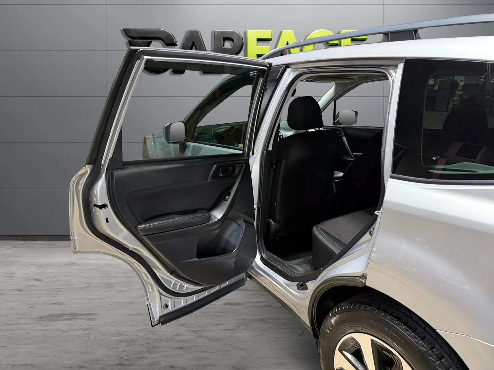 Used 2018 Subaru Forester 2.5i Premium w/ All-Weather Package AWD/4WD image 18