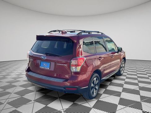 Used 2018 Subaru Forester 2.5i Premium w/ All-Weather Package image 11