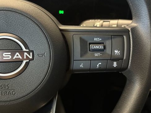 Used 2025 Nissan Kicks SV AWD/4WD image 12