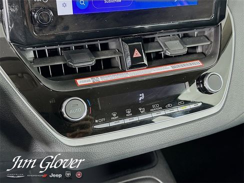 Used 2025 Toyota Corolla LE image 34