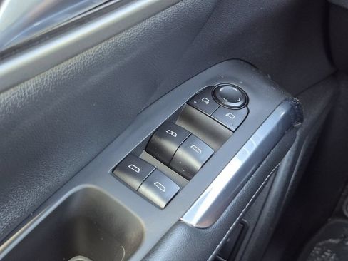 Certified 2025 Chevrolet Traverse LT FWD image 8