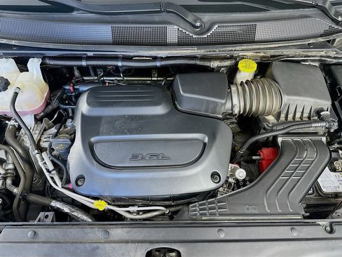 Used 2023 Chrysler Pacifica Touring-L FWD image 31